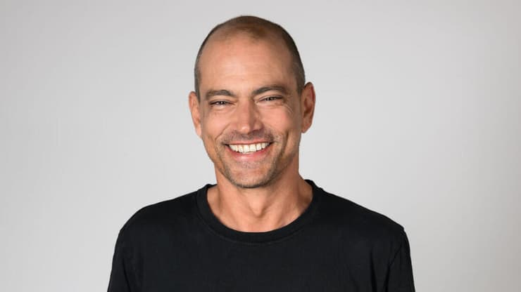 "לוקמיה זה לא סוף העולם. אפשר לחזור לחיים". רועי לבנברג (צילום: פלג אלקלעי) רועי לבנברג