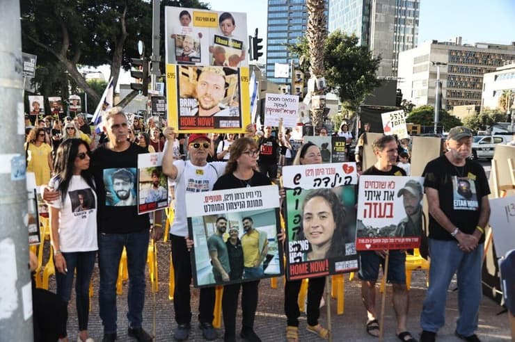 הפגנת משפחות החטופים והציבור מול ישיבת הקבינט