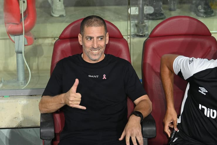 החליט לא להעלות את ונטורה בהרכב. רן קוז'וך (צילום: הרצל יוסף) מאמן הפועל באר-שבע רן קוז'וך