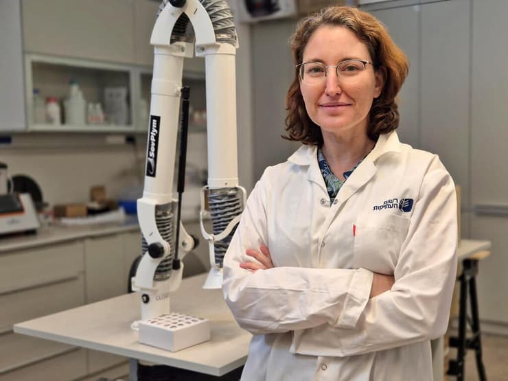 ד"ר יונה מאור, מנהלת המעבדה האנליטית ברשות העתיקות