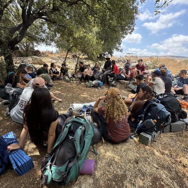"מרגש אותי להניע דברים חדשים בקיבוץ ולהחזיר אליו את החיים". התלמידים החדשים במסע גיבוש לקראת שנת הלימודים בני הנוער במסע גיבוש לקראת פתיחת שנת הלימודים בתיכון ה"אדם ואדמה" בקיבוץ יראון