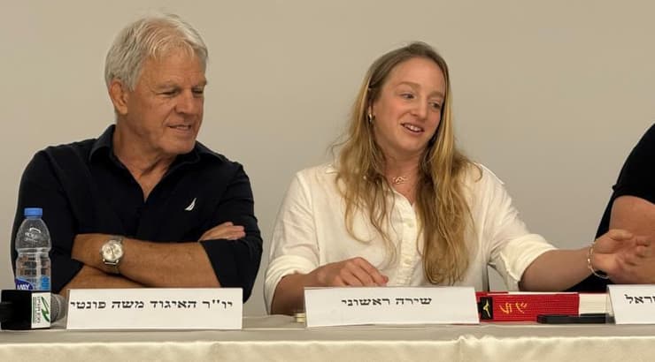 שירה ראשוני לצד משה פונטי