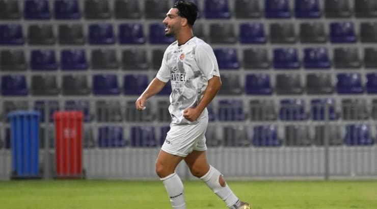 גיא סביליה רץ לחגוג שער ענק