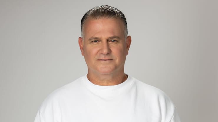 "אני רואה איך הנתינה ממלאת אותי". ירון בלום (צילום: פלג אלקלעי) ירון בלום