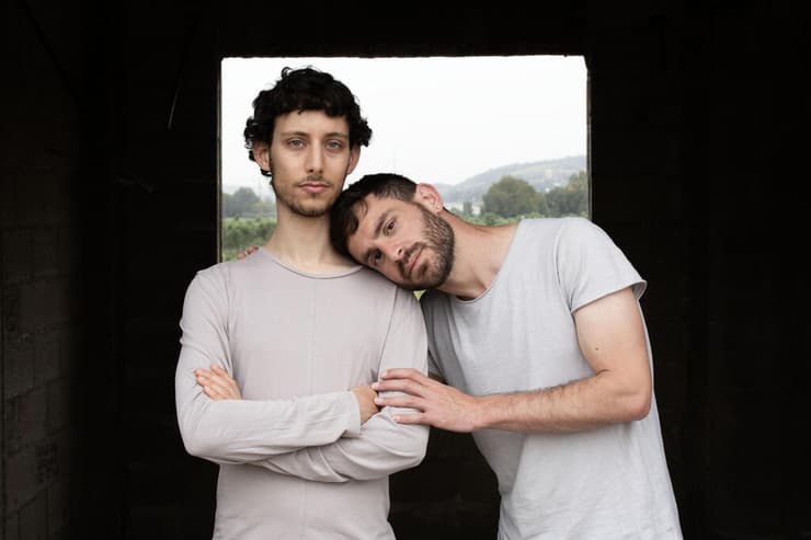 יהודה אופמן עם בן זוגו אבי לבנת