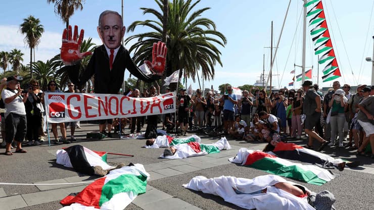 ספרד נמל ברצלונה מפגינים פרו פלסטינים פלסטיניים משט סומוד צומוד