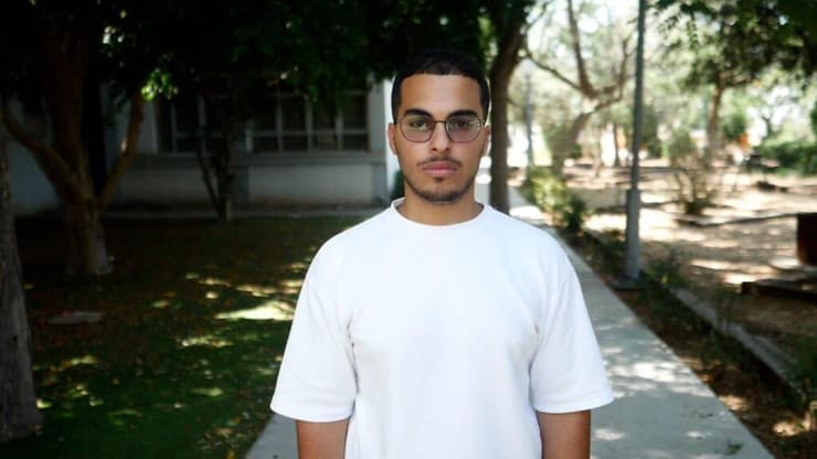 "כשאתה מגיע בבוקר ואוכל, זה נותן לך כוח ללמוד בצורה נכונה במשך כל היום" (מתוך הכתבה) מאיר צפירא, תלמיד כיתה י"ג, הישיבה התיכונית החרדית "אור העתיד" נבט