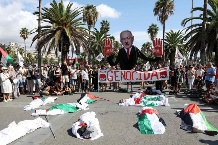 ספרד נמל ברצלונה מפגינים פרו פלסטינים פלסטיניים משט סומוד צומוד