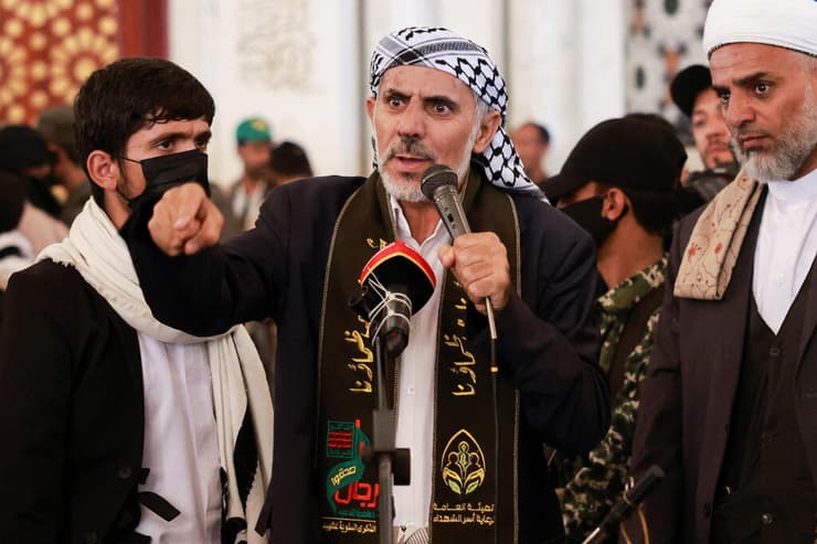 גם הוא נפצע. מוחמד מיפתאח, ראש הממשלה החדש של החות'ים, בהלוויה הבוקר (צילום: רויטרס/REUTERS/Khaled Abdullah) מוחמד מיפתאח מפתאח ראש הממשלה בפועל של החות'ים חות'ים תימן בהלויית הבכירים ובהם קודמו שחוסלו על ידי ישראל צנעא