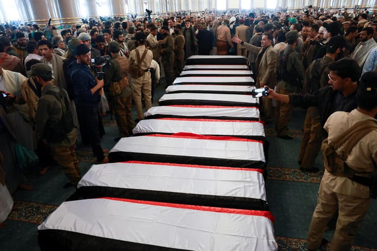 צילום: רויטרס/REUTERS/Khaled Abdullah הלוויה ב צנעא תימן של בכירים ב ממשלת ה חות'ים שחוסלו על ידי ישראל