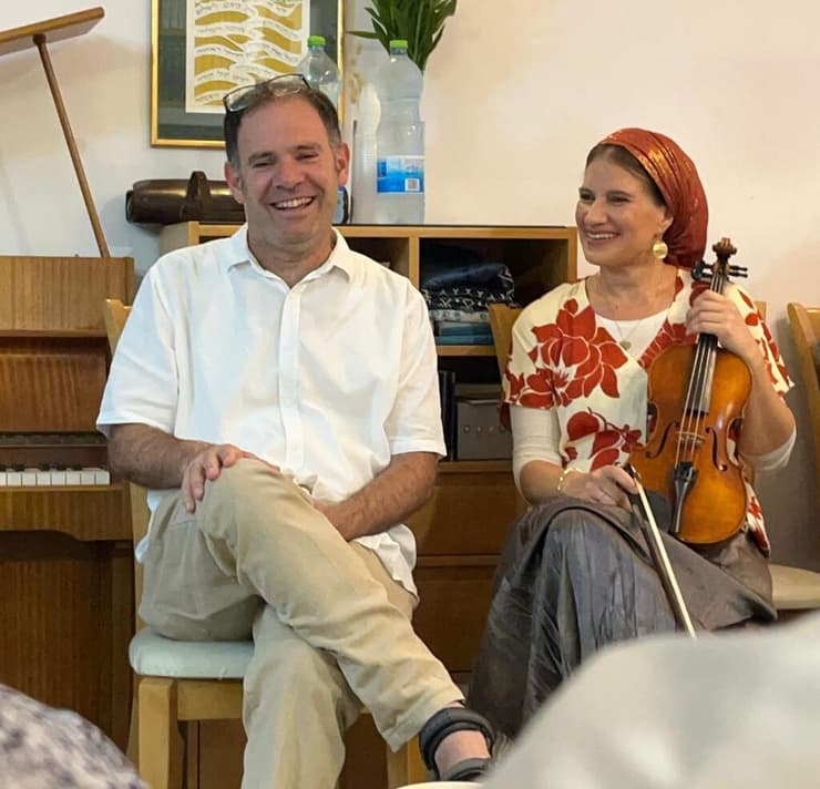 רחל גולדברג לצד עמינדב רוטנברג