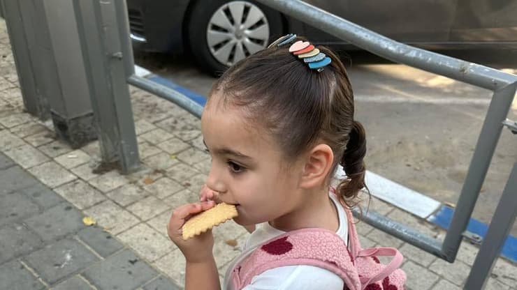 אמי חן בת ה-4 הולכת לגן אמי חן בת ה-4 הולכת לגן