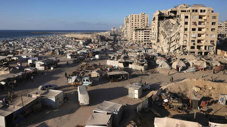 אוהלים בעזה (צילום: BASHAR TALEB / AFP) אוהלים בעזה
