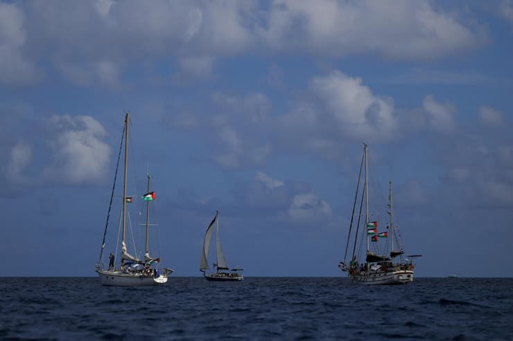 צילום: רויטרס/REUTERS/Nacho Doce משט ל עזה שהפליג מ ברצלונה ועליו הפעילה גרטה טונברג 31 בדצמבר