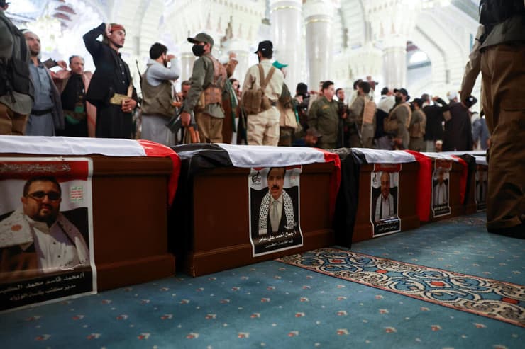 צילום: רויטרס/REUTERS/Khaled Abdullah הלוויה ב צנעא תימן של בכירים ב ממשלת ה חות'ים שחוסלו על ידי ישראל