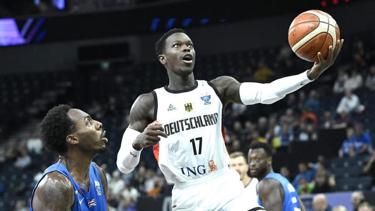 שרודר בפעולה (צילום: Heikki Saukkomaa / LEHTIKUVA / AFP) שרודר בפעולה