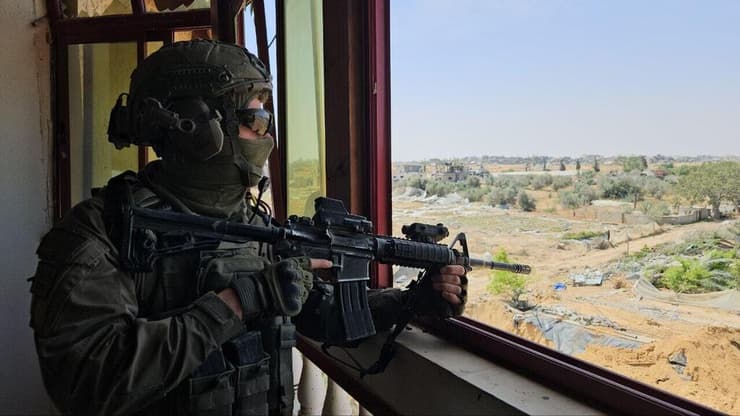 לוחמי צה"ל בציר מורג ברצועת עזה (צילום: יואב זיתון) לוחמי צה"ל בציר מורג ברצועת עזה