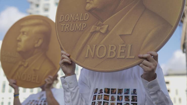 הצהרה משפחות החטופים מול שגרירות ארה"ב בתל אביב