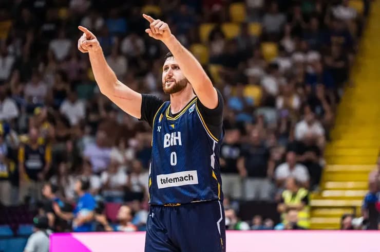דאבל-דאבל. נורקיץ' (צילום: FIBA) נורקיץ'