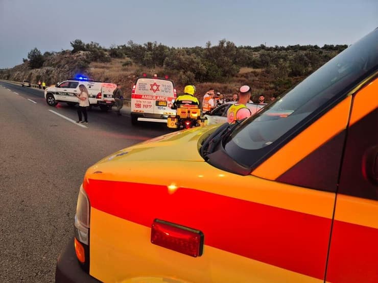 זירת התאונה הקטלנית בכביש 5. יוני השנה (צילום: תיעוד מבצעי מד"א) זירת תאונת הדרכים בכביש 5 שבה נהרג עמד עדילי בהאא, יוני 2025