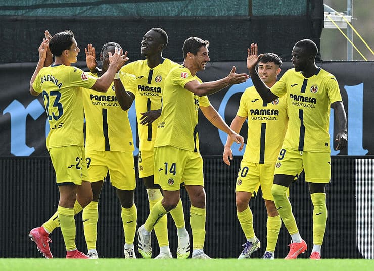 חבריו החדשים של סולומון. שחקני ויאריאל, השבוע מול סלטה ויגו (צילום: Octavio Passos/Getty Images) ויאריאל