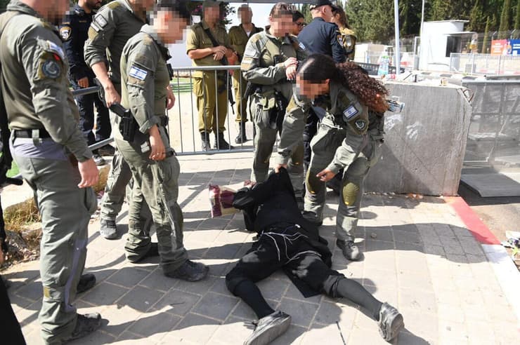 חרדים מפגינים מול לשכת הגיוס, תל השומר