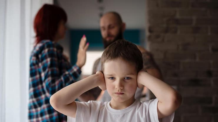 ילד להורים גרושים. זה הזמן לגמישות אופרטיבית (צילום: Shutterstock) ילד להורים גרושים