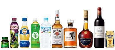 משקאות של התאגיד היפני Suntory (צילום: AP) משקאות של התאגיד היפני Suntory