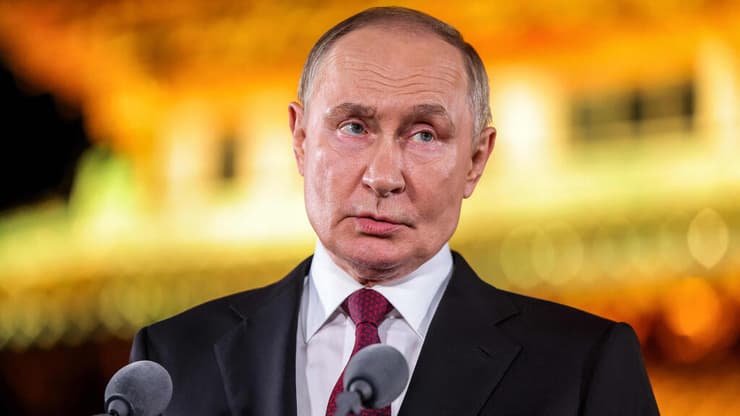 נשיא רוסיה פוטין במסיבת עיתונאים בתום ביקור ב בייג'ינג סין