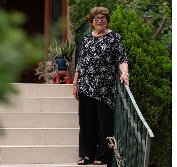 ורדה יצחק במלון בירושלים ובביתה בקרית שמונה 