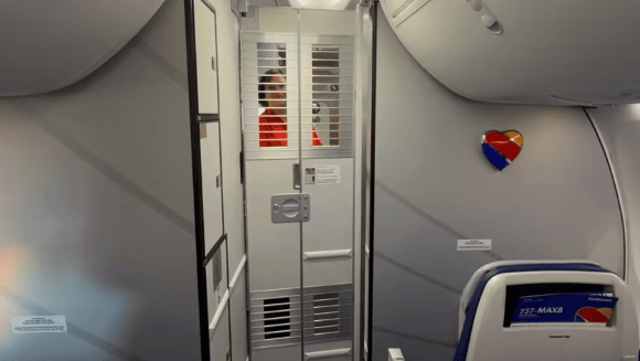לראשונה: מחסום משני לתא הטייס במטוס סאות'ווסט איירליינס (Southwest Airlines) לראשונה: מחסום משני לתא הטייס במטוס סאות'ווסט איירליינס