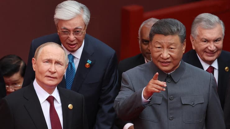 נשיא רוסיה פוטין עם נשיא סין שי ג'ינפינג בבייג'ינג (צילום: Alexander KAZAKOV / POOL / AFP) נשיא רוסיה פוטין עם נשיא סין שי ג'ינפינג ב בייג'ינג