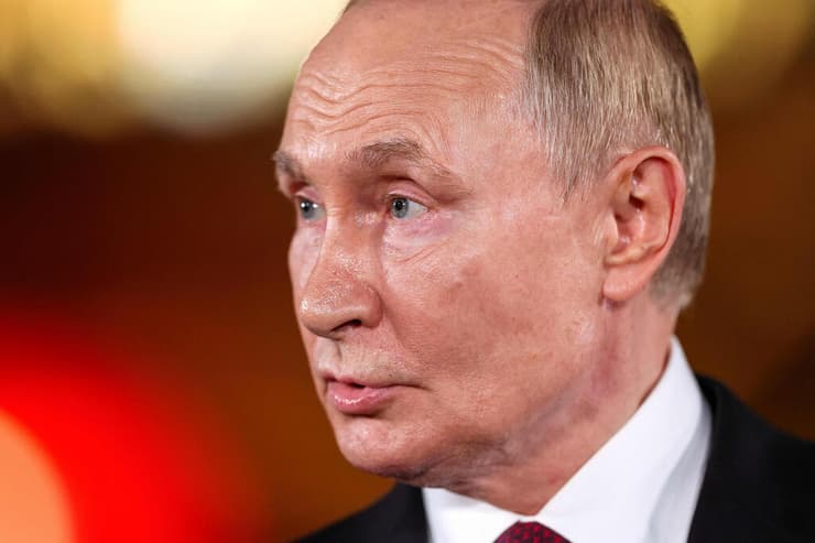 נשיא רוסיה פוטין במסיבת עיתונאים בתום ביקור ב בייג'ינג סין