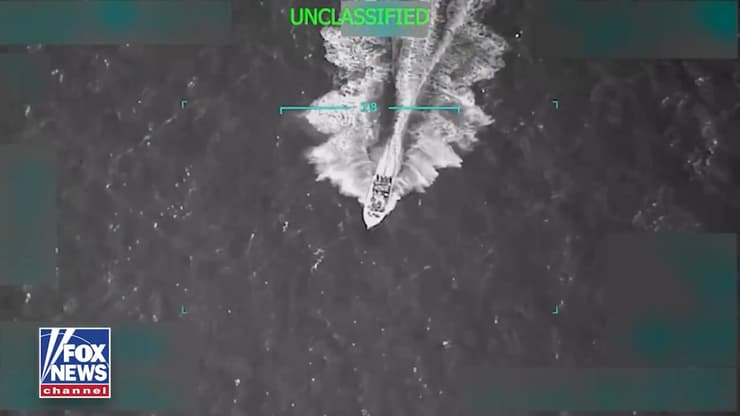 תיעוד מהפצצת הסירה (צילום: מתוך "פוקס ניוז") תיעוד מהפצצת הסירה