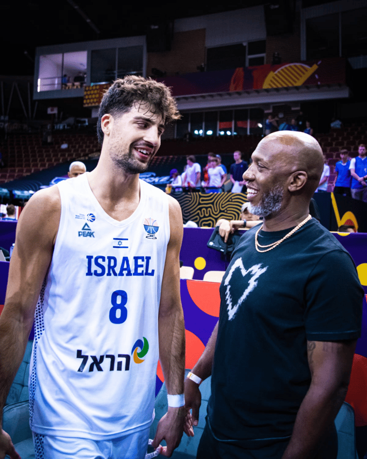 דני אבדיה עם צ'ונסי בילאפס