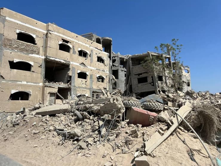 רון קריסי הצטרף לכוחות שיריון לפעילות גדוד 53 בחאן יונס ובציר מגן עוז , היערכות לתמרון בעיר עזה