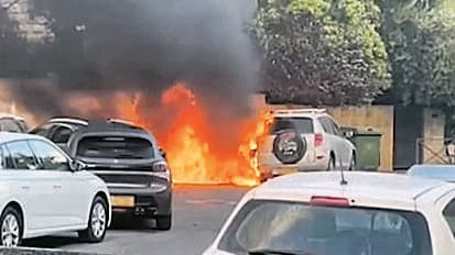 המכונית שנשרפה בירושלים (צילום: דוברות המשטרה) המכונית שנשרפה