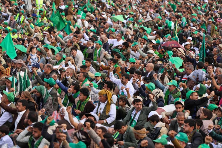 תומכי החות'ים בצנעא (צילום: רויטרס/REUTERS/Khaled Abdullah) חגיגות יום הולדת לנביא מוחמד בצנעא