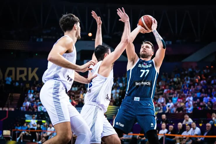 עשה ככל העולה על רוחו. דונצ'יץ' (צילום: FIBA) דונצ'יץ'