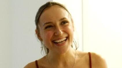 "אני עצמאית לחלוטין, זאת הפרנסה שלי" (מתוך הכתבה) כתבה כלכלת יוצרים יום בחיי יוטיוב יונתן הולנדר יוליה ספקטור