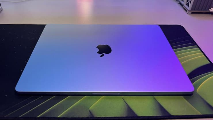 מקבוק אייר M4 של אפל