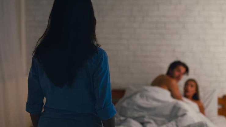 להיתפס על חם