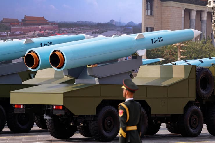 טילים היפרסוניים שהוצגו במצעד צבאי ב סין