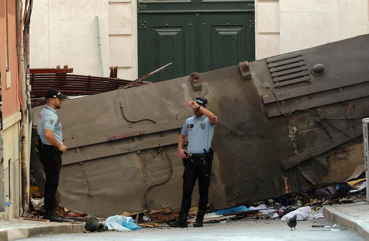 צילום: PATRICIA DE MELO MOREIRA / AFP אסון רכבל ב ליסבון פורטוגל