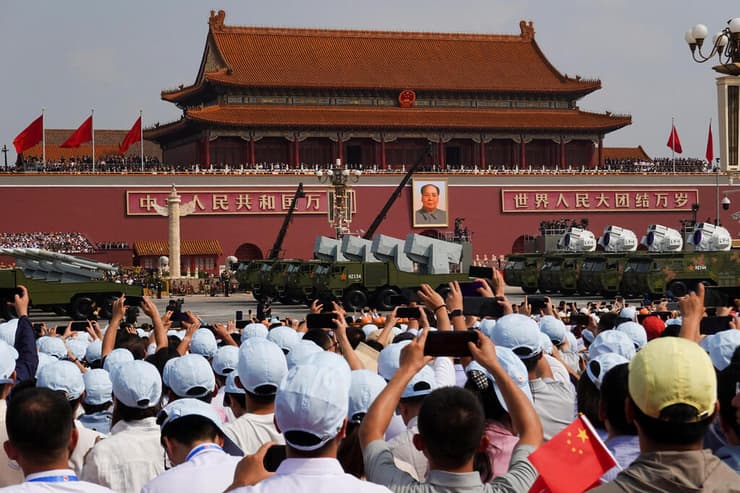 נשק לייזר שהוצג במצעד צבאי ב סין