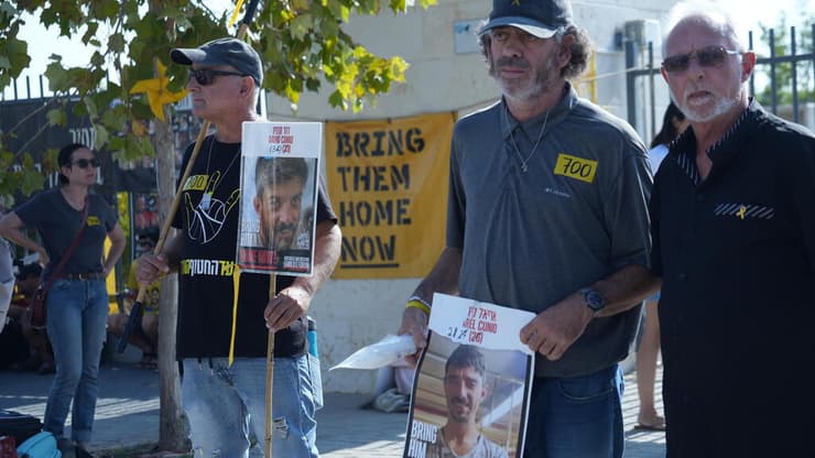 הצהרת משפחות החטופים בקריית גת  - 700 ימים שהם בשבי בהשתתפות ארבל יהוד, יאיר הורן, נילי מרגלית, אילנה גריצ'ווסקי, עדינה משה וקרינה אנגלברט