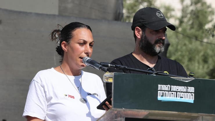 לישי ולירן (צילום: יריב כץ) לישי מירן לביא בקבלת שבת של קיבוץ נחל עוז והמועצה האזורית שער הנגב בכיכר החטופים