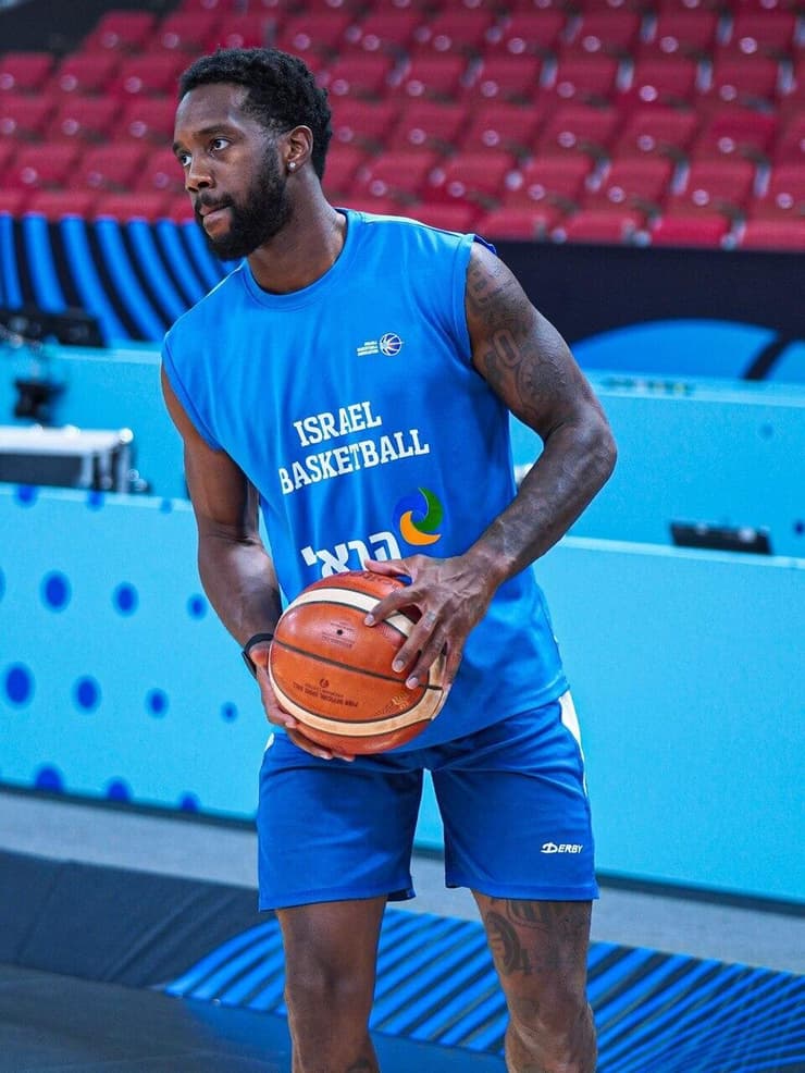 שחקן נבחרת ישראל בכדורסל קאדין קרינגטון