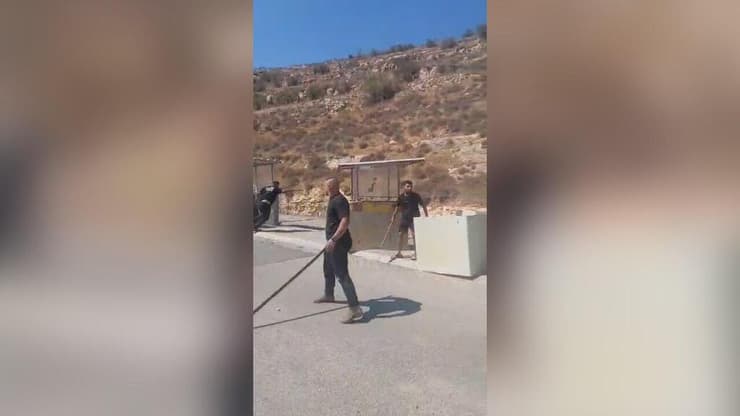  אירוע תקיפה בו גבר הותקף עם מוט ברזל סמוך לאספר