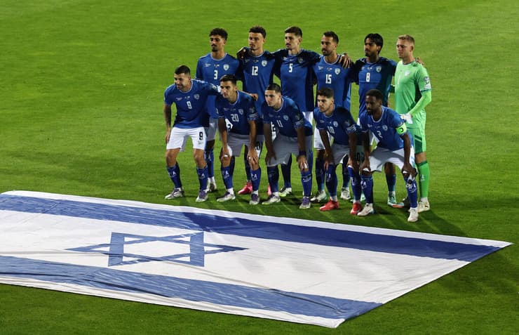 אין ניצחון מובן מאליו עבור נבחרת ישראל (REUTERS/Vladislav Culiomza) שחקני נבחרת ישראל